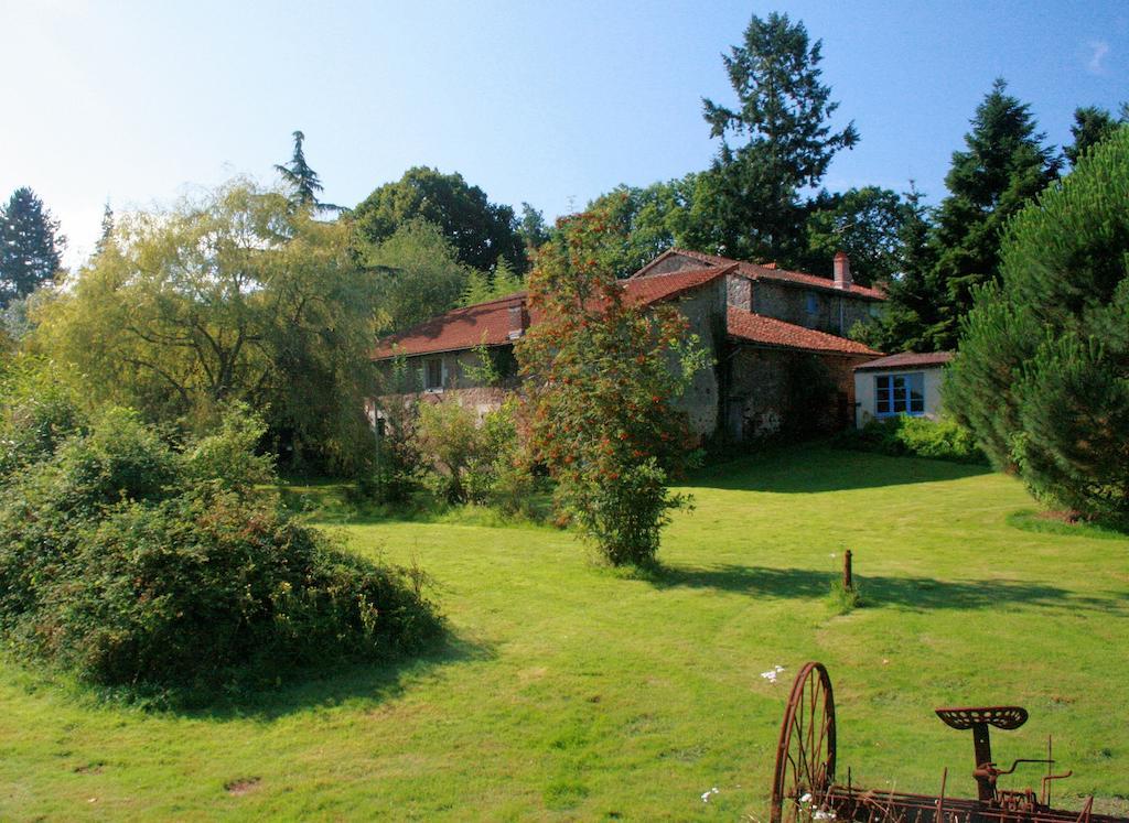 Bed and Breakfast Le Petit Mas D'Ile à Saint-Germain-de-Confolens Extérieur photo