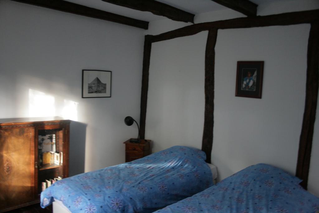 Bed and Breakfast Le Petit Mas D'Ile à Saint-Germain-de-Confolens Chambre photo