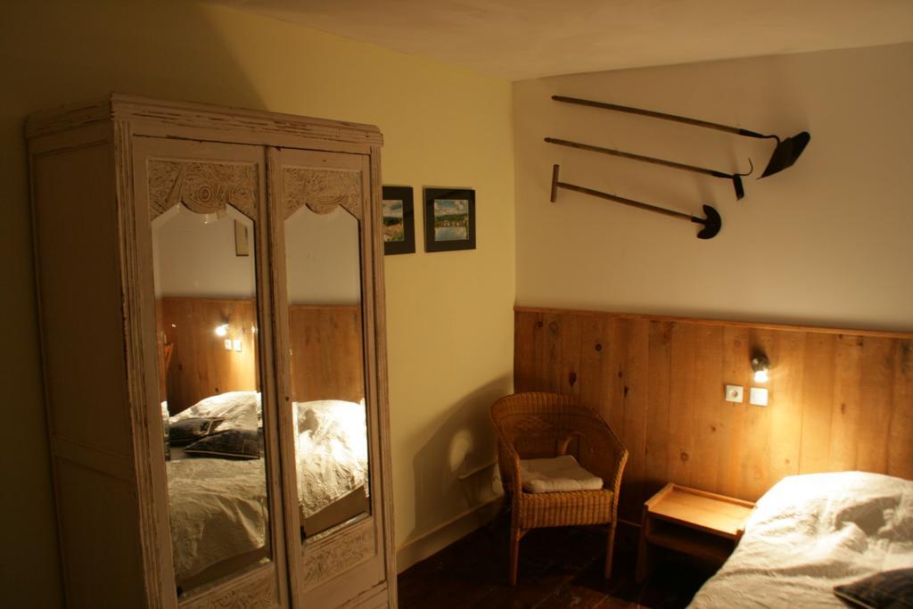 Bed and Breakfast Le Petit Mas D'Ile à Saint-Germain-de-Confolens Extérieur photo