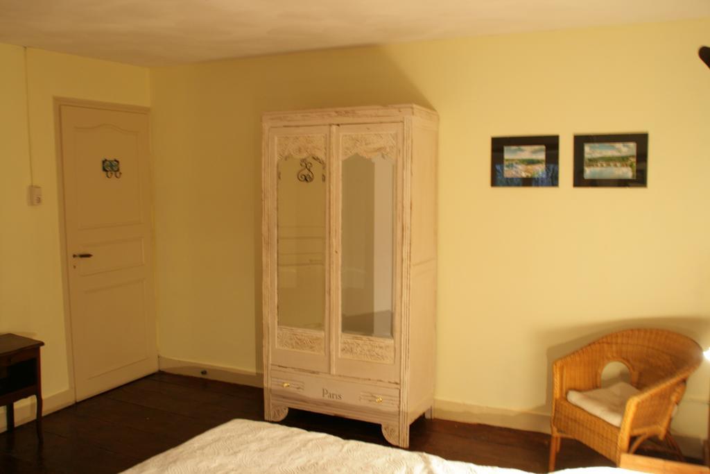 Bed and Breakfast Le Petit Mas D'Ile à Saint-Germain-de-Confolens Extérieur photo